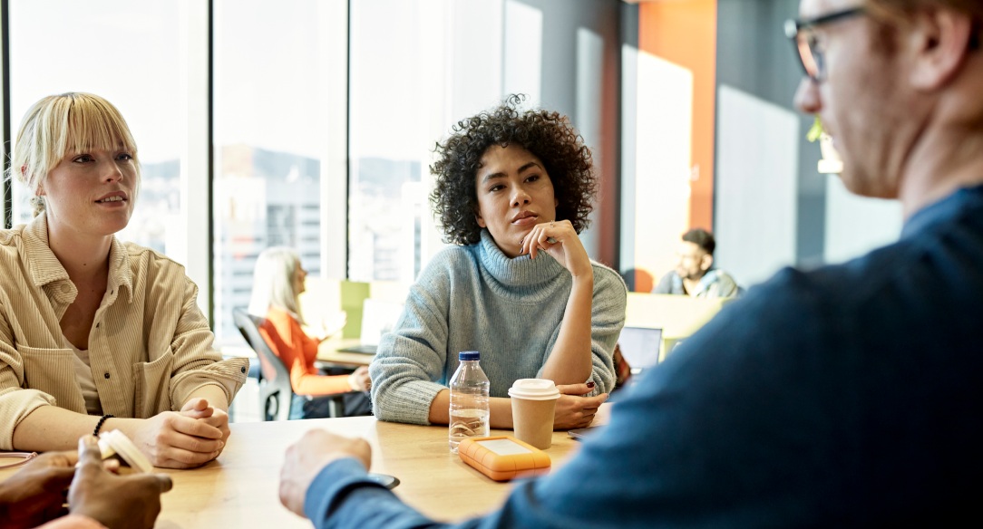 Dedicated Desk vs Hot Desk ¿qué es mejor?
