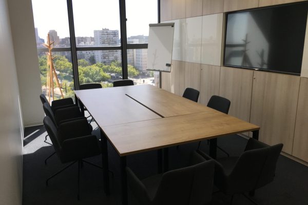 alquiler de meeting room 8C en Plaza de Castilla de First workplaces