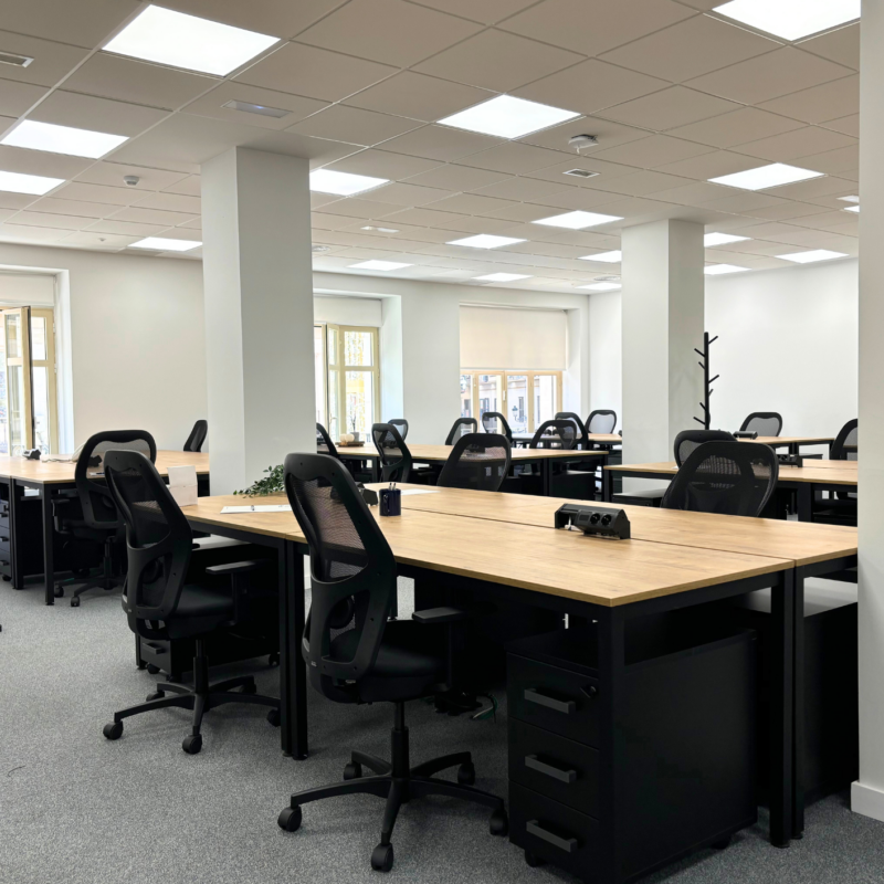 oficina corporativa 45 espacios trabajo mobiliario