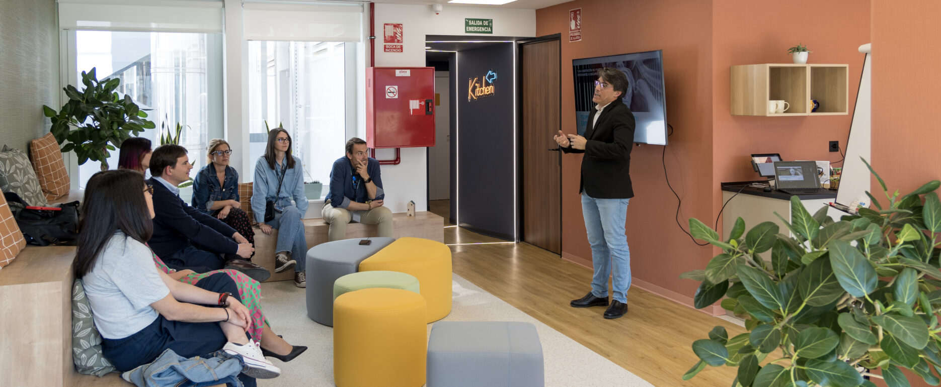 Ultimate Guide: 5 Keys to Choosing Your Flexible Office This Summer